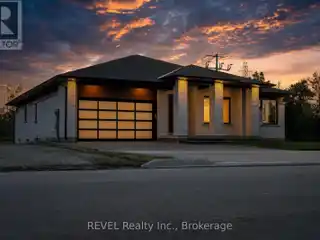 Serene Niagara Homes with Waterfront Canal Views