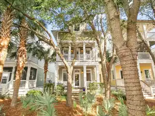 Beautiful and Spacious Home Steps from the Gulf