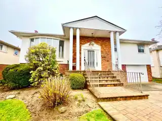 Stately North Woodmere High Ranch