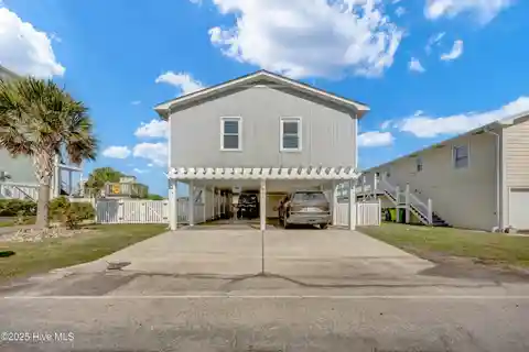 Updated Beach Cottage on the Canal at Carolina Beach