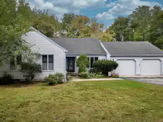 Beautiful Contemporary Ranch in a Quiet Neighborhood