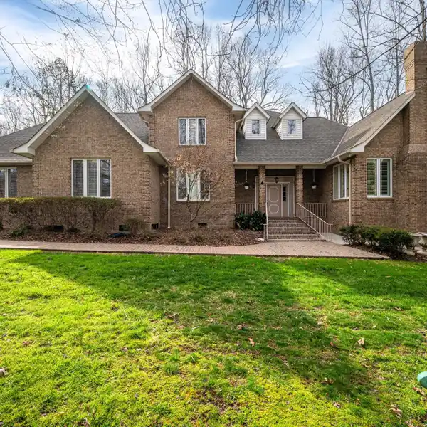 SERENE 2.91-ACRE PROPERTY IN COUNTRY CLUB GARDENS