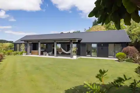 Country Charm Meets Modern Entertainer’s Dream