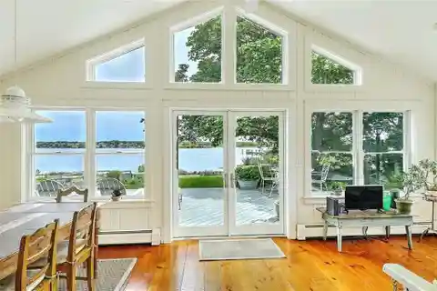 Charming Waterfront Cottage with Stunning River Views