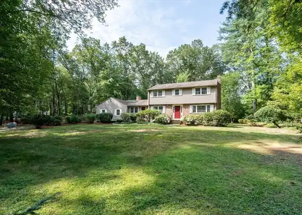 CHARMING COLONIAL IN A QUAINT NEIGHBORHOOD
