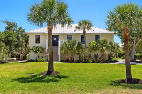 Elegantly Designed and Updated Beach Cottage