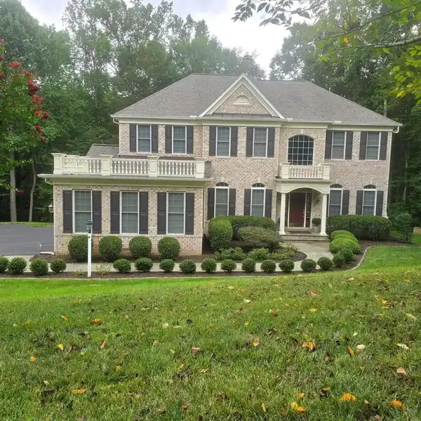 EXQUISITE RESIDENCE IN SERENE SMITH LAKE ESTATES