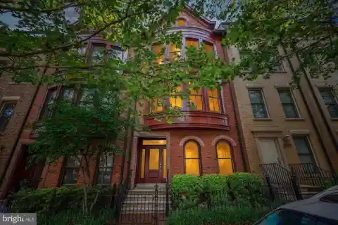 Immaculate Park Potomac Brownstone