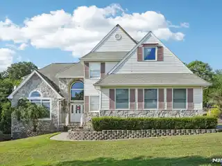 Exquisite Colonial Home on a Manicured Lot