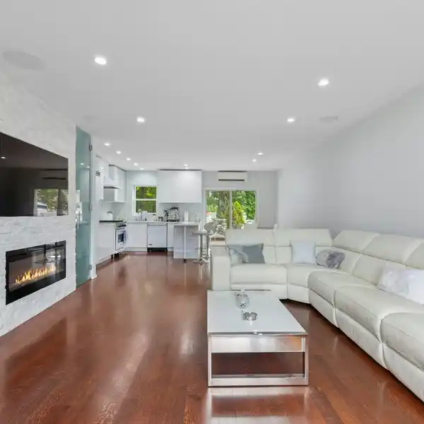 METICULOUSLY CRAFTED CUSTOM QUEENS RESIDENCE