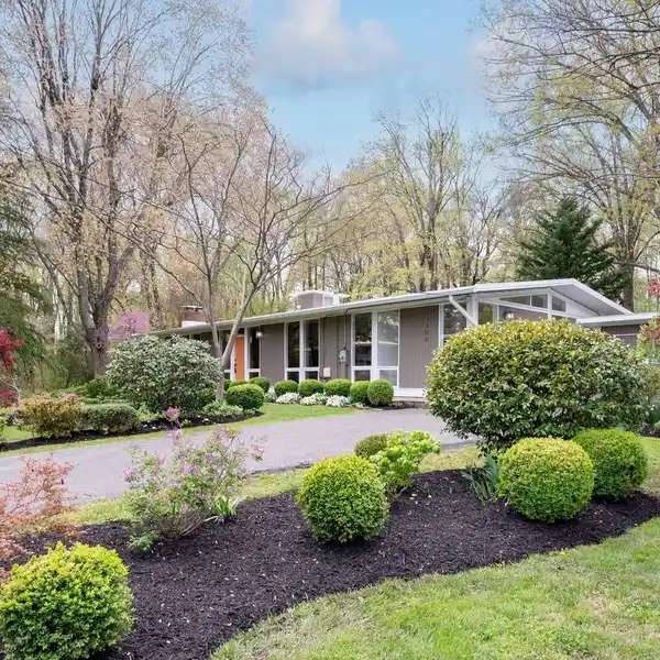 MID-CENTURY CHARM MEETS CONTEMPORARY COMFORT
