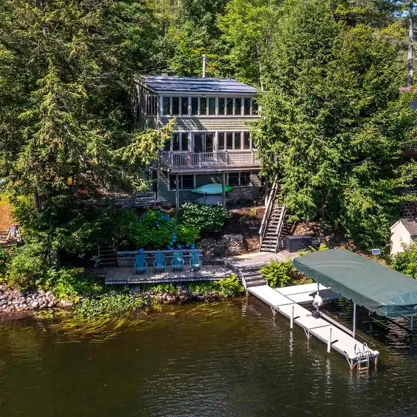 CHARMING TURNKEY COTTAGE ON LAKE RESCUE