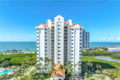 Exquisitely Renovated Condo in Westshore at Naples Cay