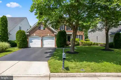 Stylish Living in Sought-after Stone Ridge