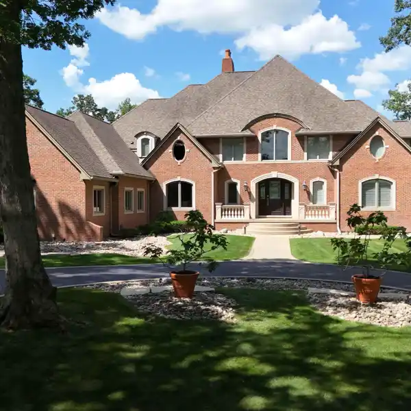 TIMELESS LUXURY MEETS EVERYDAY COMFORT IN ROSEWOOD ESTATES