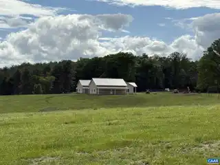 Peaceful Mountain-View Property