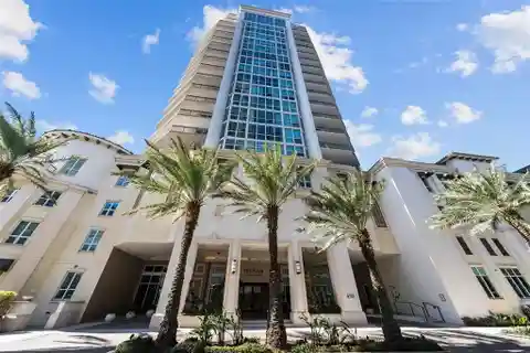 Exclusive Renovated Condo at Plaza on Harbour Island