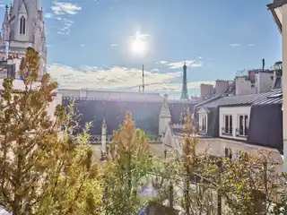 Split-level Apartment in the Golden Triangle