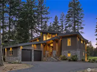 Turnkey Golf-Front Retreat in Suncadia