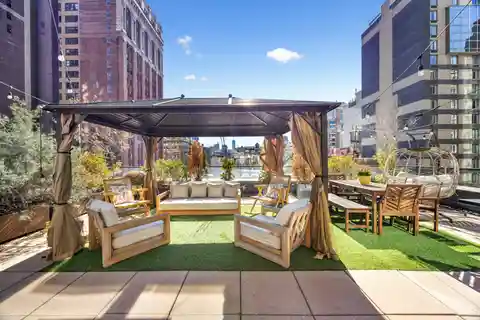 Stunning Chelsea Stratus Corner Residence