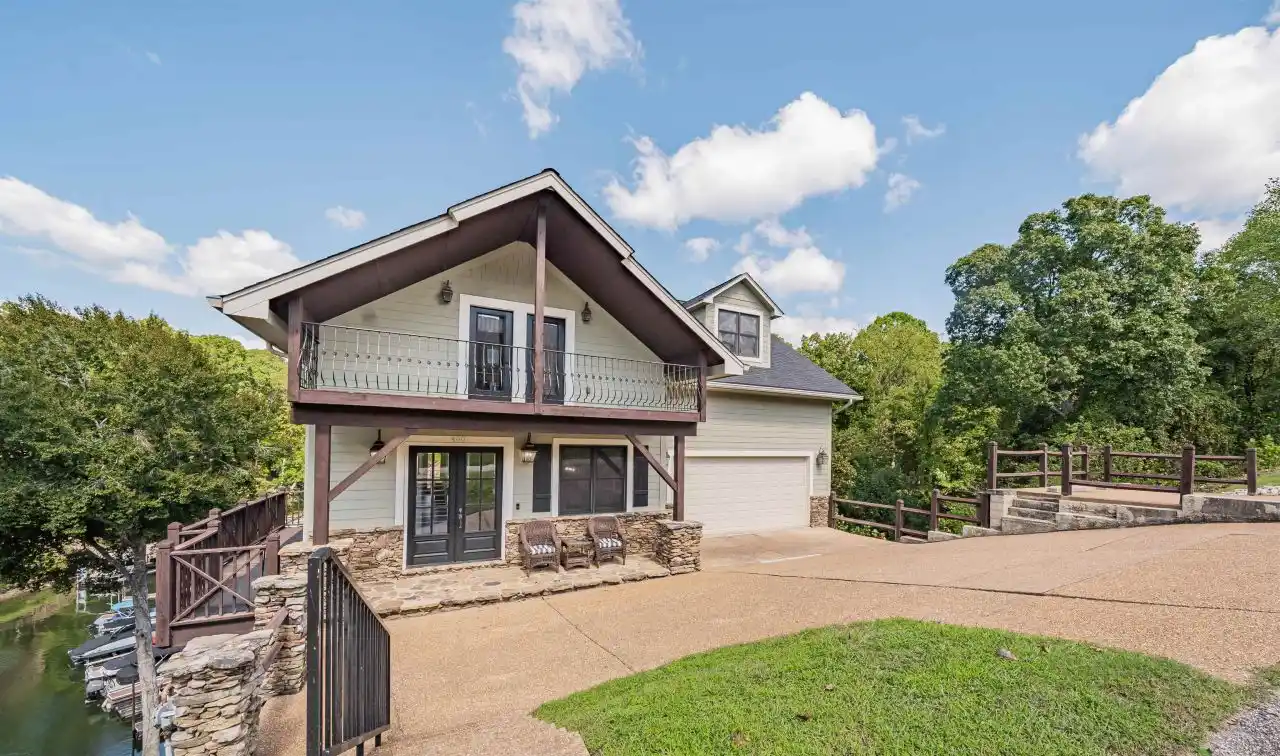 Entertainer's Dream on the Waterfront