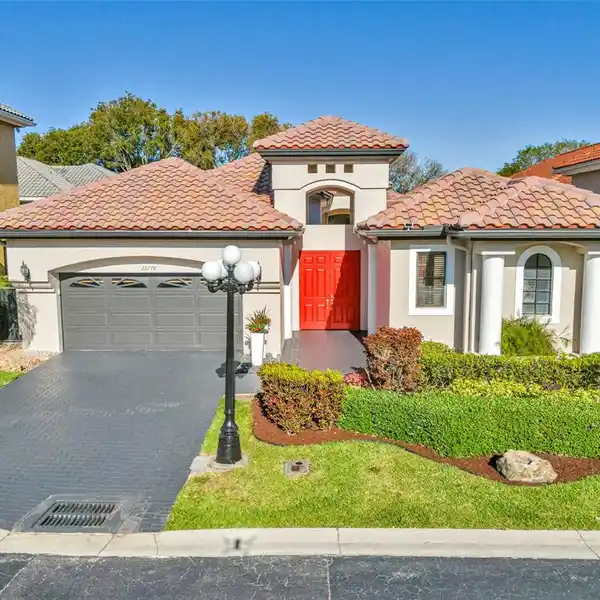 BEAUTIFUL HOME WITH A PRIVATE GUEST HOUSE