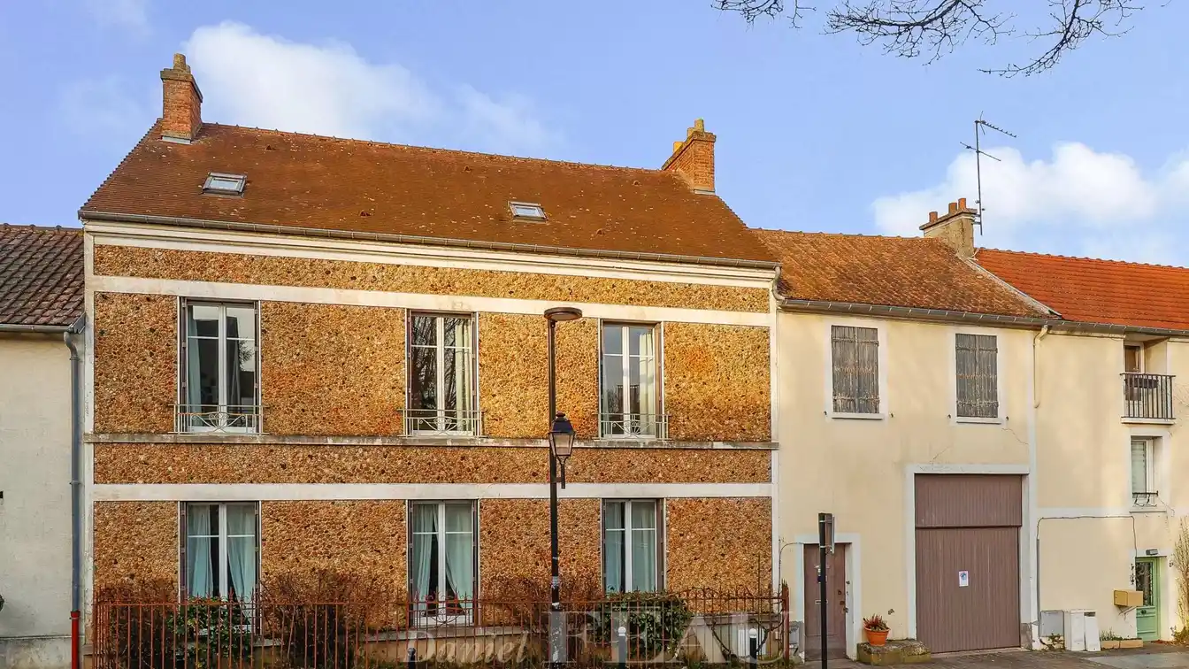 Thoughtfully Renovated Circa 1900 Townhouse