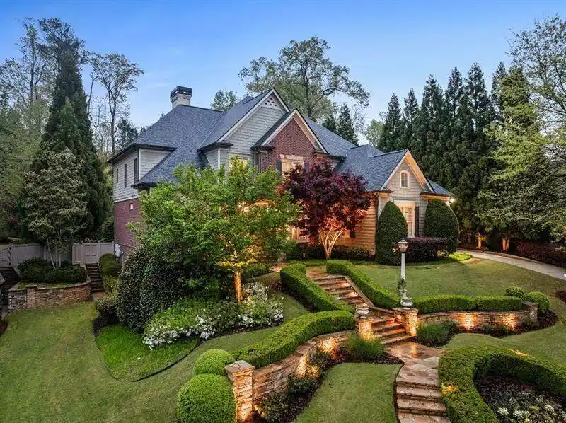 Magnificent Home with Outdoor Oasis