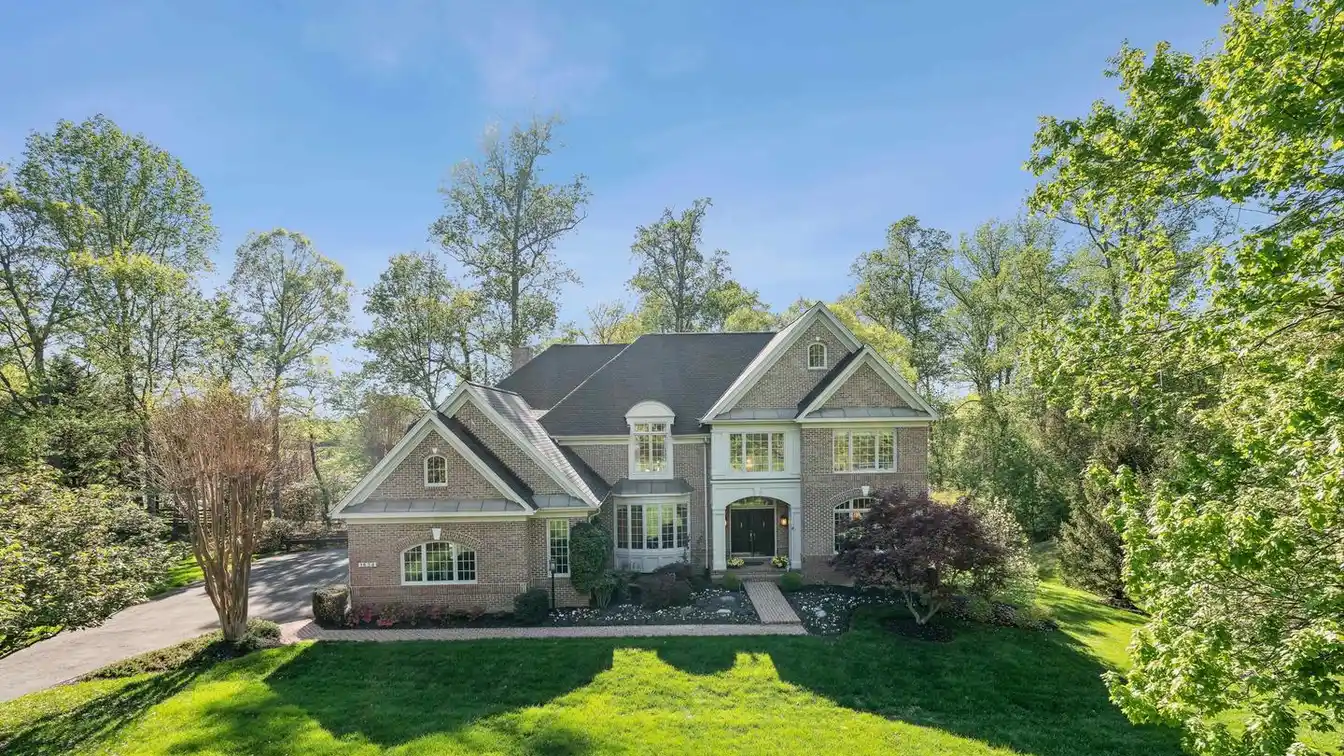 Exquisite Custom Home in Prestigious Elgin Manor