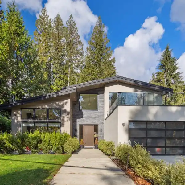 THOUGHTFULLY DESIGNED MODERN HOME