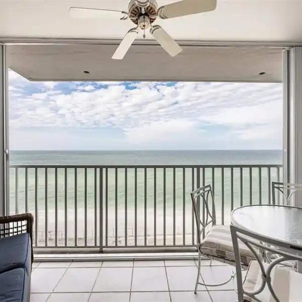 BEAUTIFUL TOP-FLOOR CONDO IN THE PRESTIGIOUS NAPLES CONTINENTAL CLUB
