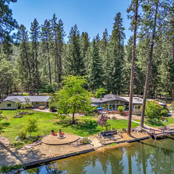 SINGLE LEVEL ESTATE BORDERING A PRIVATE LAKE
