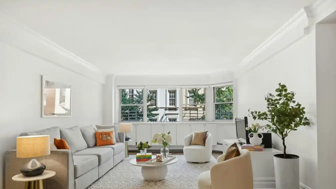 Elegant Apartment in a Full-service Building