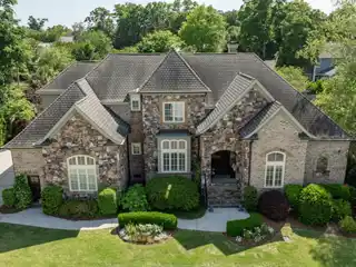 Luxury and Privacy in a Prime Location