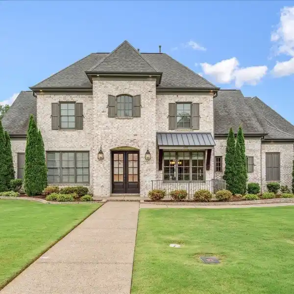 GORGEOUS LAKEFRONT HOME