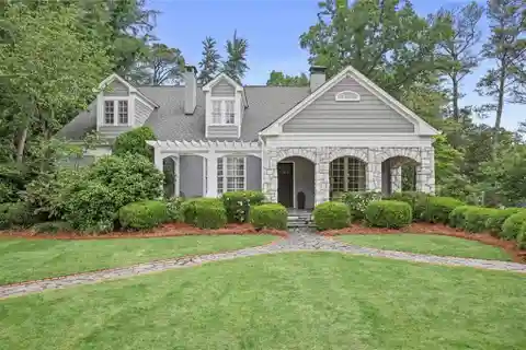 Elegant Springlake Gem with Parklike Backyard