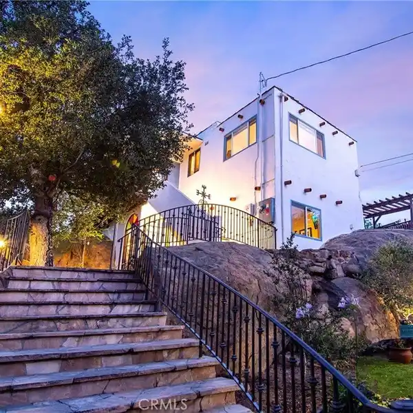 HOLLYWOOD HILLS CHARM MEETS TRANQUIL CANYON LIVING