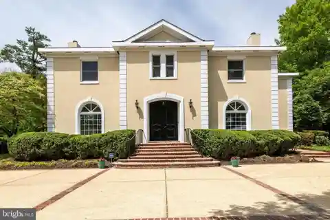 Exclusive Feng Shui Haven with European Flair