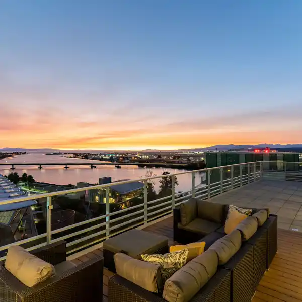 SPECTACULAR TWO-STOREY PENTHOUSE