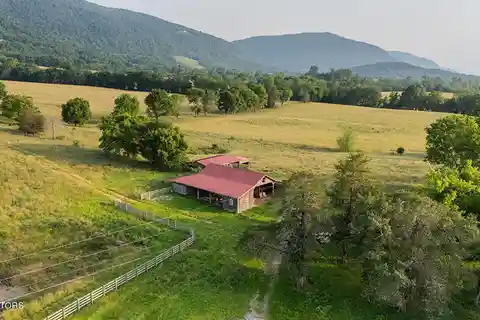 Endless Horizons with Untamed Mountain Beauty