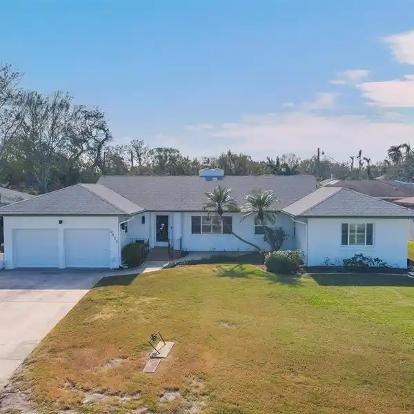 CLASSIC MID-CENTURY WATERFRONT HOME