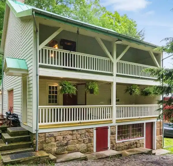 SPECIAL RETREAT MERGING HISTORY AND SERENITY