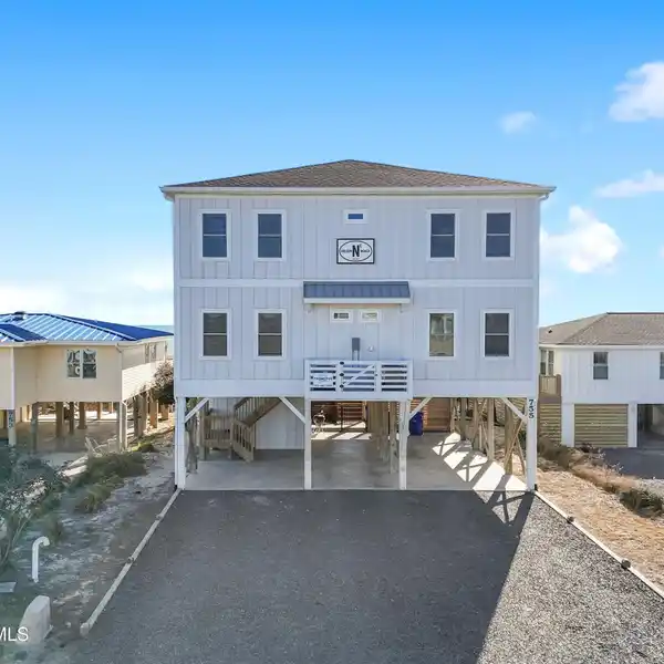 METICULOUSLY MAINTAINED AND UPDATED OCEANFRONT RESIDENCE