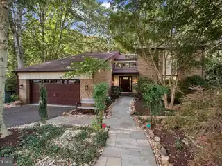 Dramatic Contemporary with Multi-Level Decks