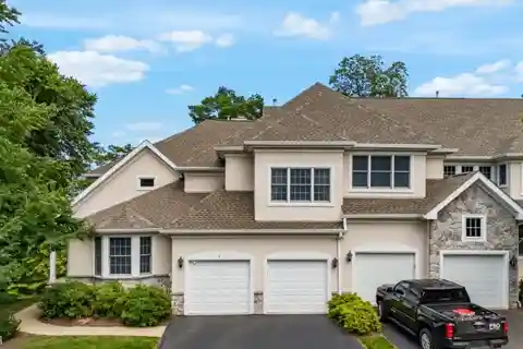 End-Unit Open-Plan Townhome