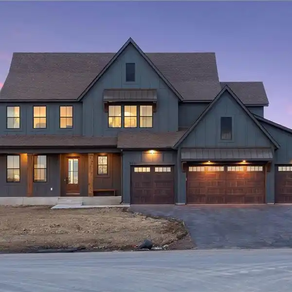 GORGEOUS NEW CONSTRUCTION IN KOCH FARM SANCTUARY