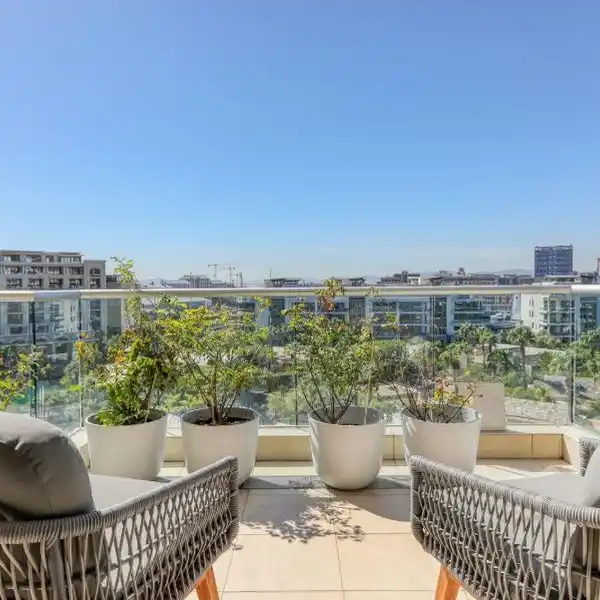 MODERN APARTMENT IN KYLEMORE AT THE WATERFRONT MARINA
