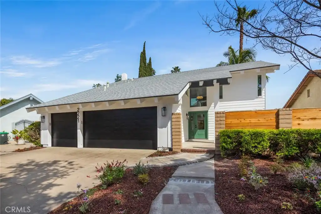 Completely Updated Home in Peppertree