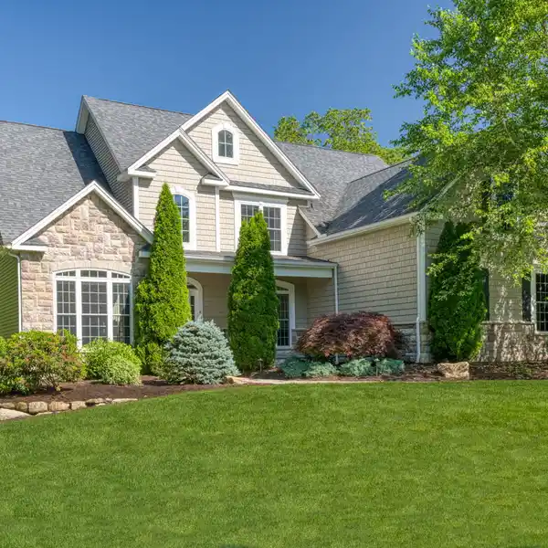 LIKE-NEW COLONIAL ON A PRIVATE LOT