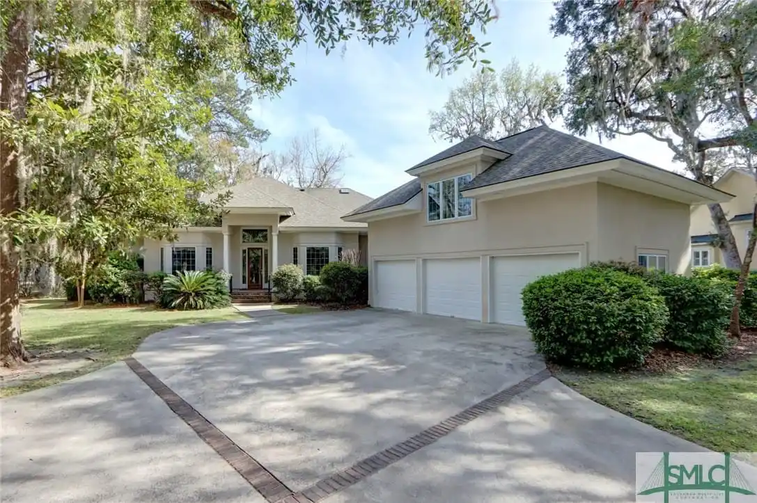 Sprawling Golf Course Home